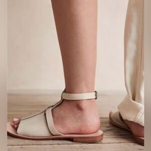 (NWT) Cream Ivory Free People Leather
Gladiator Top-Stitch Open-Toe Sandals 38.5